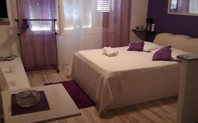 Rooms And Apartment Stambuk II